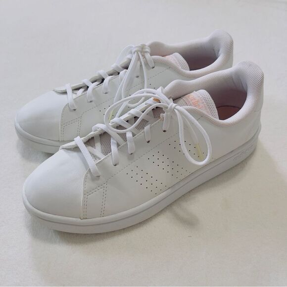 adidas Shoes - Adidas Size 7 EUC White Shoes